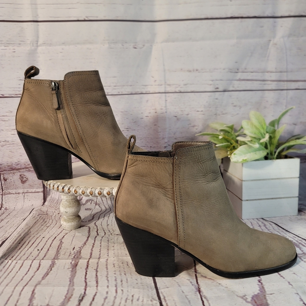 Cole Haan Chesney "Greystone Leather" Taupe Leather Ankle Bootie Size 8.5B